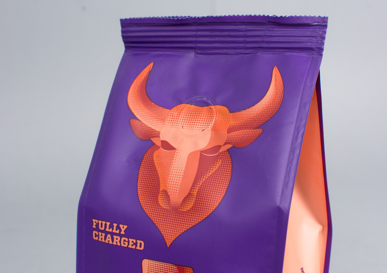 新西蘭重力咖啡漂亮的紫色包裝設(shè)計(jì)欣賞5-尚略廣告包裝設(shè)計(jì)公司