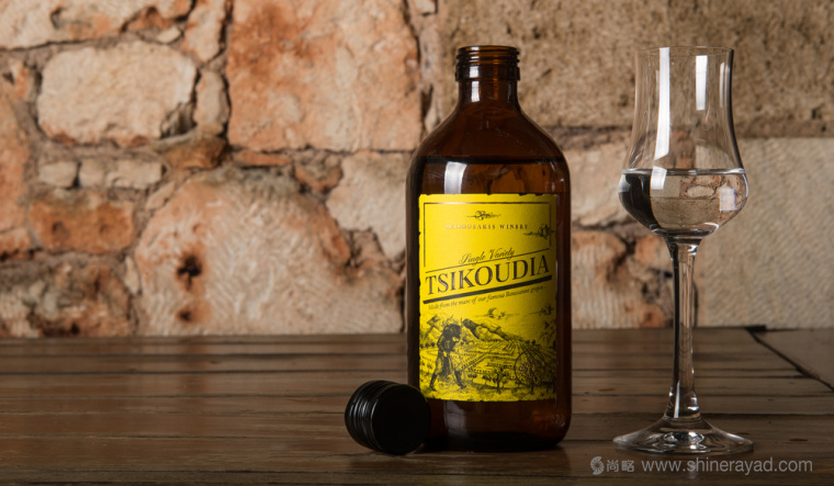 上海包裝設(shè)計公司分享:tsikoudia 手繪牛頭人插畫白酒包裝設(shè)計4 上海包裝設(shè)計公司分享:tsikoudia 手繪牛頭人插畫白酒包裝設(shè)計4