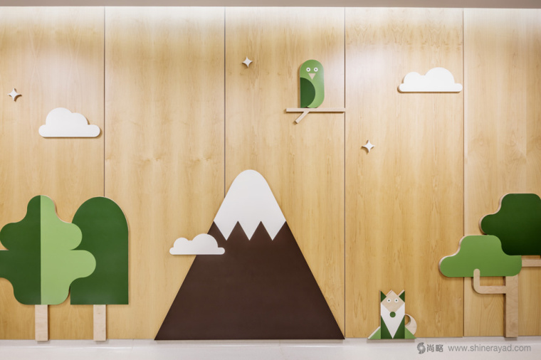 西班牙兒童腫瘤醫(yī)院Atencions內(nèi)部空間品牌形象設(shè)計(jì)與導(dǎo)視設(shè)計(jì)9