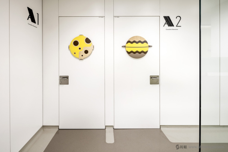 西班牙兒童腫瘤醫(yī)院Atencions內(nèi)部空間品牌形象設(shè)計(jì)與導(dǎo)視設(shè)計(jì)10