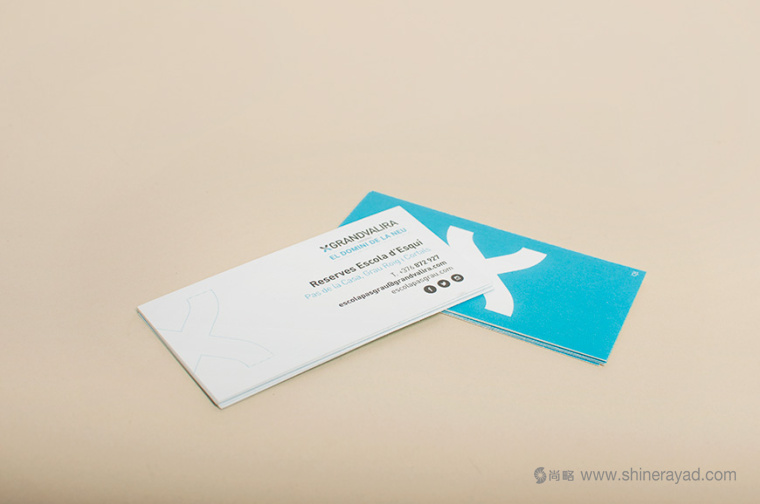 上海畫冊(cè)設(shè)計(jì)公司欣賞-格蘭德瓦利拉滑雪場(chǎng)宣傳畫冊(cè)設(shè)計(jì)畫冊(cè)鏤空封套設(shè)計(jì)7