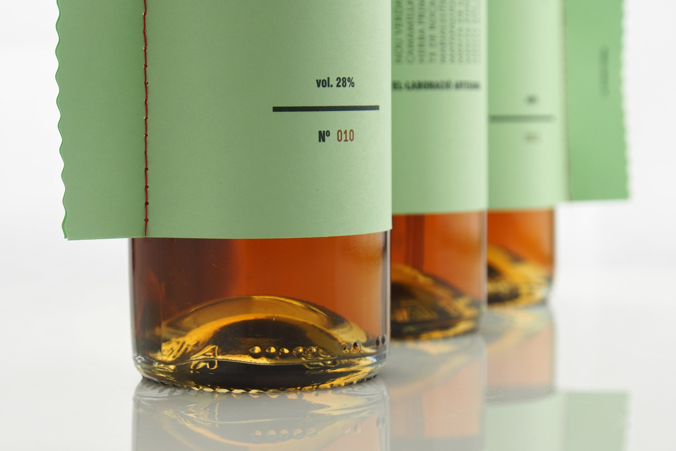 XL Ratafia 果酒簡約包裝設(shè)計(jì)4