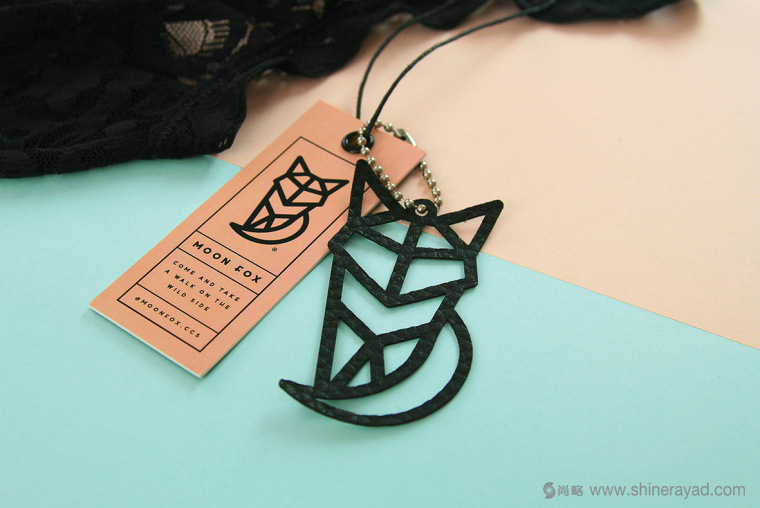 moon fox 月亮狐貍女性內(nèi)衣可愛動物LOGO設(shè)計品牌VI形象設(shè)計6-服飾標簽設(shè)計