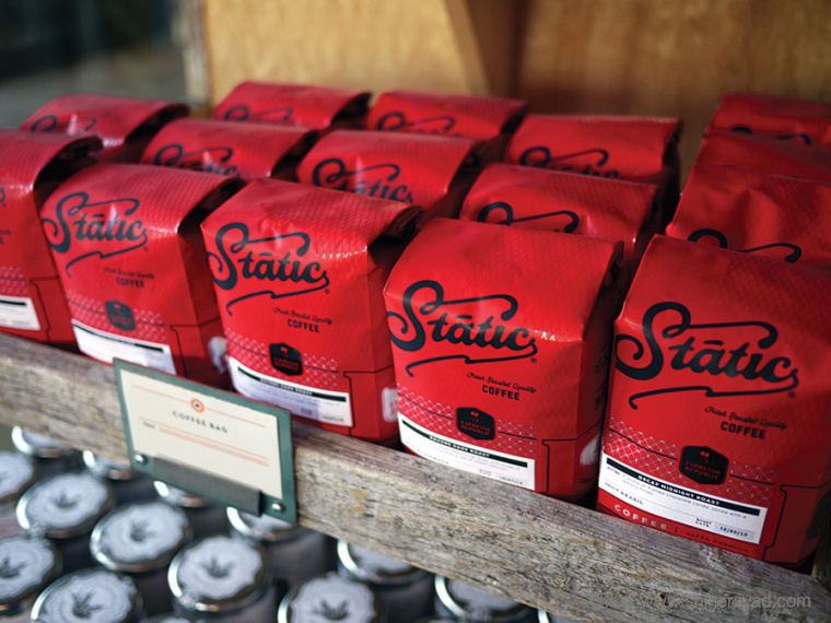Static Coffee 袋裝咖啡豆咖啡紅黑包裝設計15-包裝展示效果