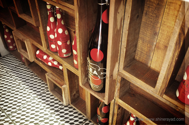 Lolea 氣泡酒品牌形象設(shè)計與包裝設(shè)計-餐廳展示效果3