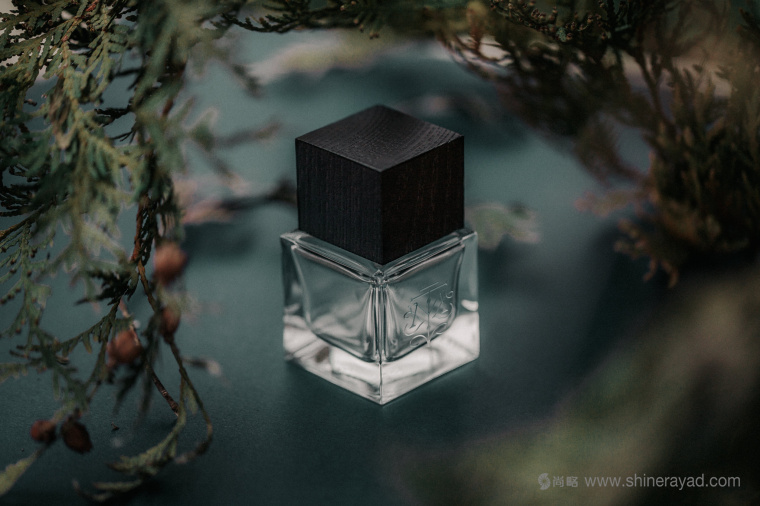 Tenth Muse 植物香水品牌視覺形象設(shè)計-香水瓶設(shè)計