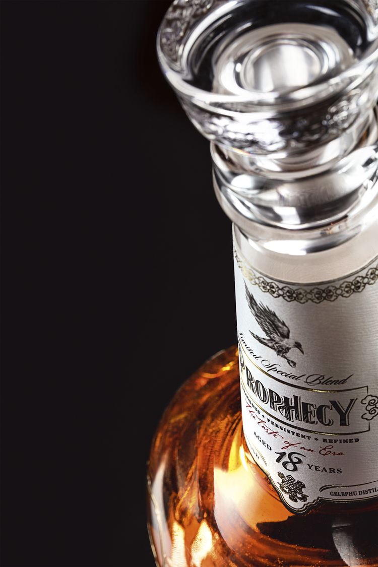 國外酒瓶包裝與造型設(shè)計(jì)案例欣賞:PROPHECY不丹國王紀(jì)念版包裝設(shè)計(jì)瓶型設(shè)計(jì)4 國外酒瓶包裝與造型設(shè)計(jì)案例欣賞:PROPHECY不丹國王紀(jì)念版包裝設(shè)計(jì)瓶型設(shè)計(jì)4