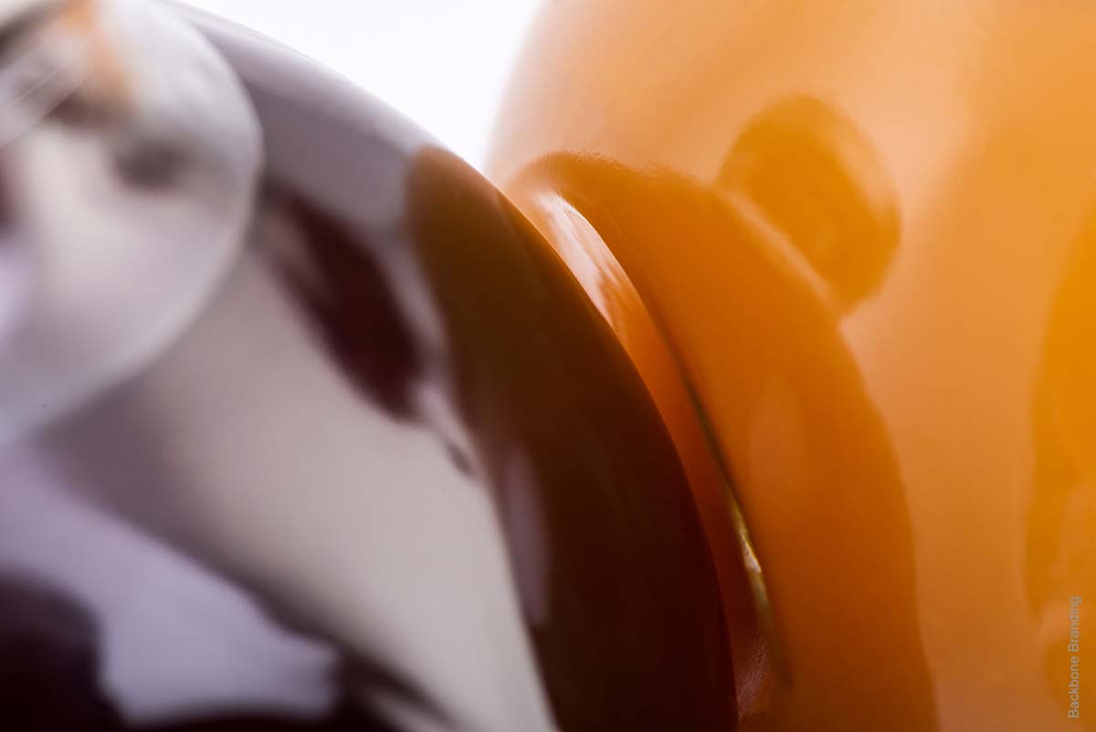 被咬了一口的Yan天然健康有機(jī)果汁飲料產(chǎn)品包裝設(shè)計瓶型設(shè)計