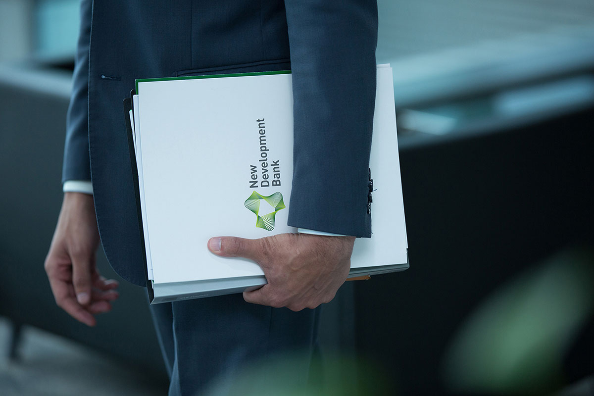 金磚國家新開發(fā)銀行標(biāo)識logo設(shè)計-可持續(xù)發(fā)展的動感線條logo