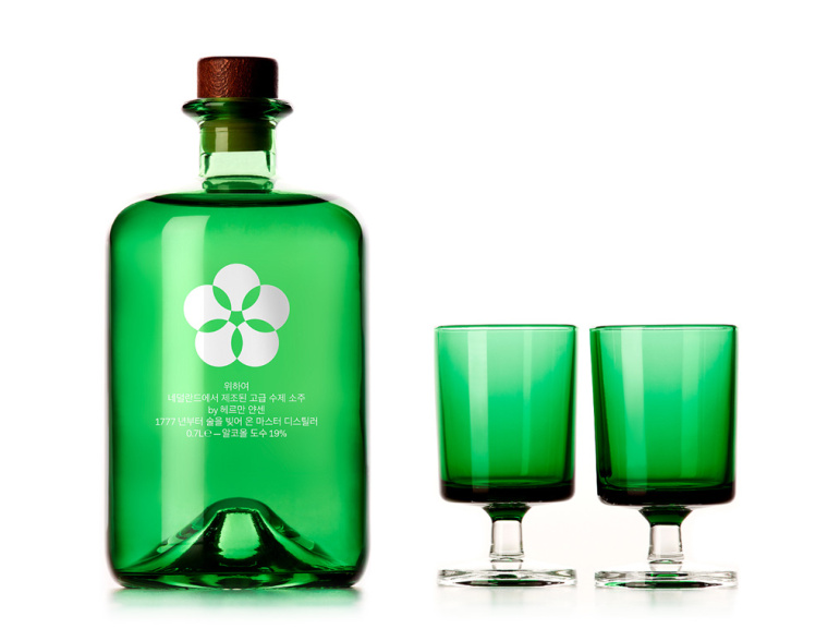 WIHAYO 杜松子酒新品牌梅花形logo設計與綠色瓶裝包裝設計 WIHAYO 杜松子酒新品牌梅花形logo設計與綠色瓶裝包裝設計