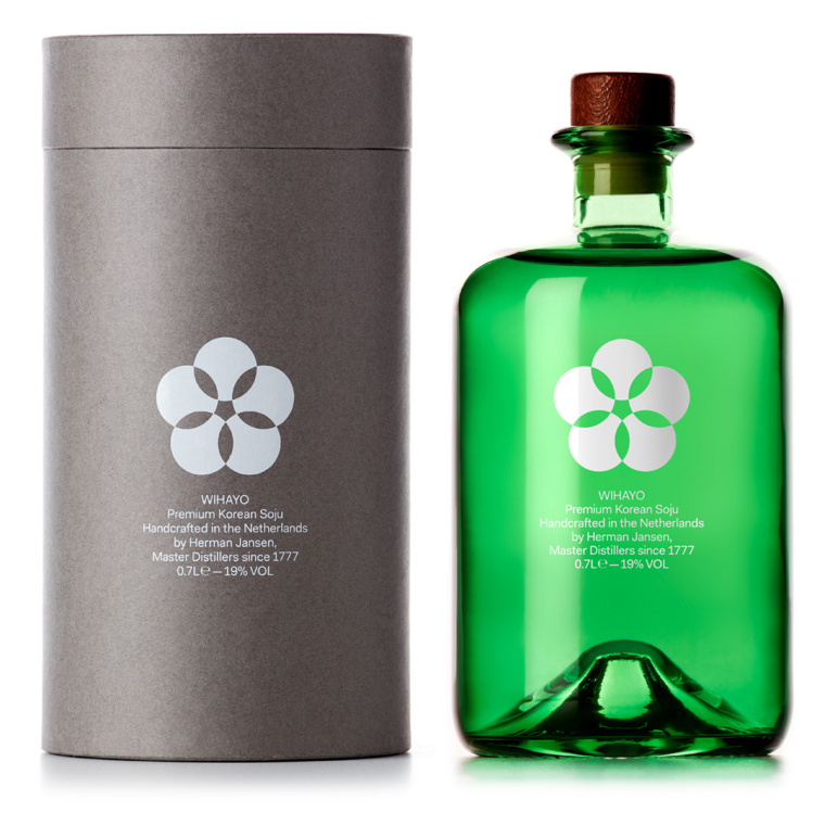 WIHAYO 杜松子酒新品牌梅花形logo設計與綠色瓶裝包裝設計 WIHAYO 杜松子酒新品牌梅花形logo設計與綠色瓶裝包裝設計