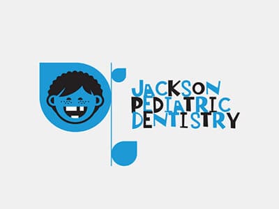 一個正在種植植物的缺牙孩子logo設(shè)計