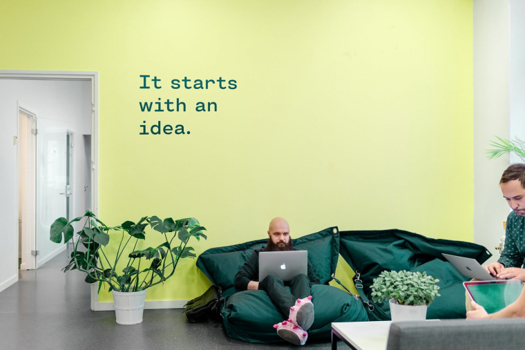 銀行品牌Holvi視覺形象VI設(shè)計(jì)，被圓角軟化的多邊形創(chuàng)意