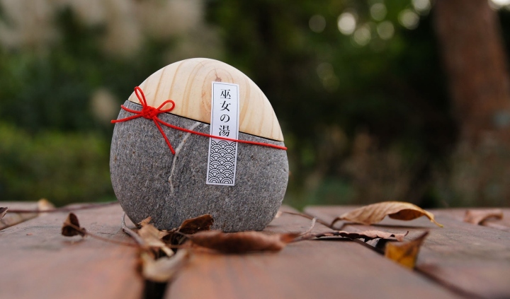 日式溫泉浴粉創(chuàng)意包裝設計造型設計——石材與木材的結合