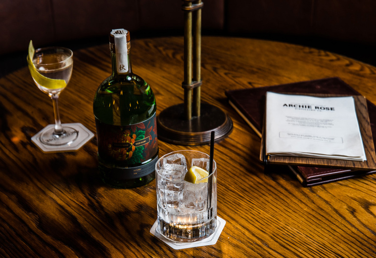 日式菊花楓葉插畫篇Archie Rose 杜松子酒包裝設(shè)計-上海包裝設(shè)計公司包裝欣賞