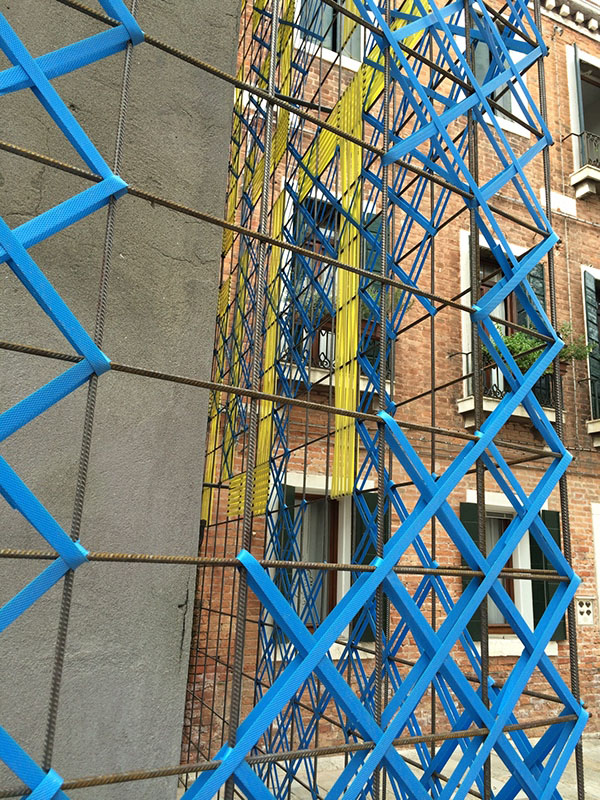 威尼斯雙年展以“嫁接”為形式的新型導(dǎo)視設(shè)計-上海品牌策劃設(shè)計公司