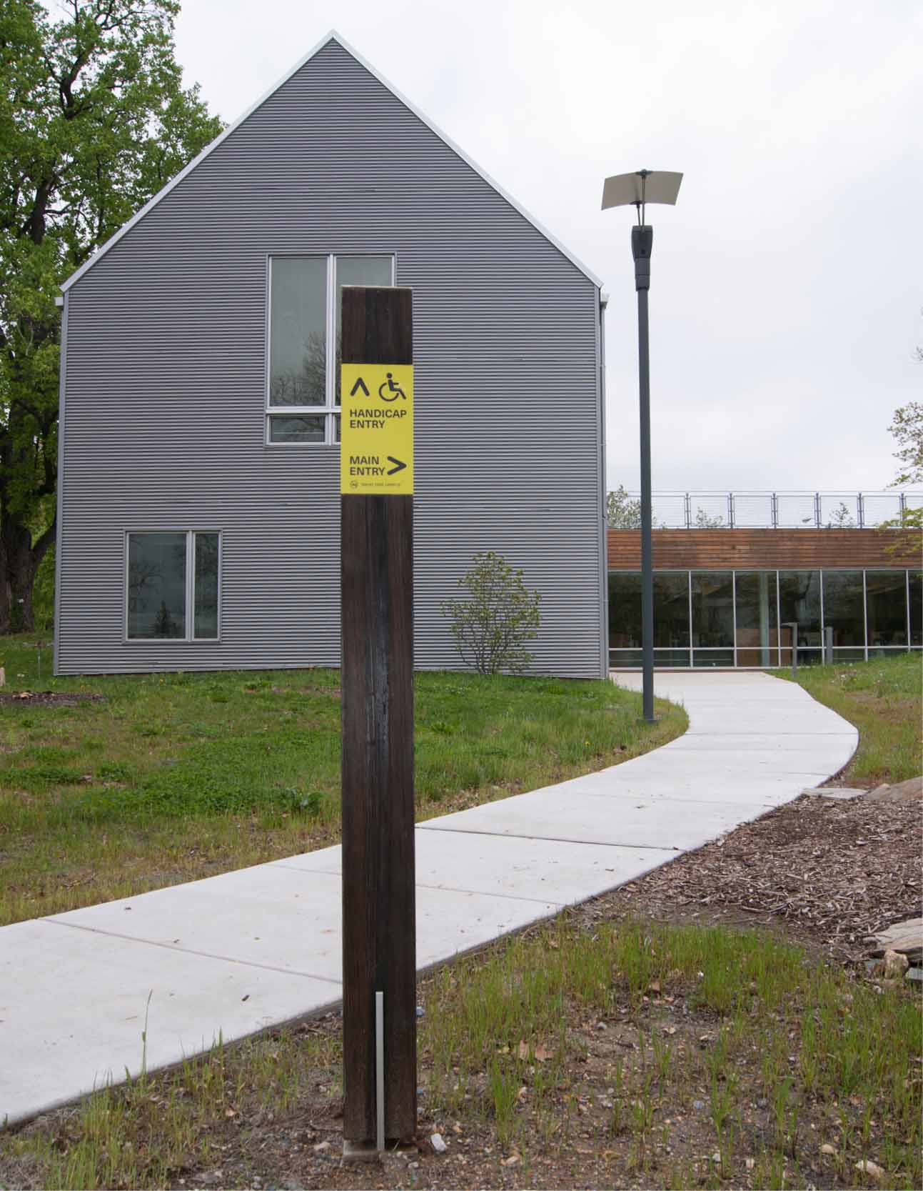 Auchentoroly 公園步行街區(qū)室外導(dǎo)視設(shè)計-上海環(huán)境導(dǎo)視設(shè)計公司