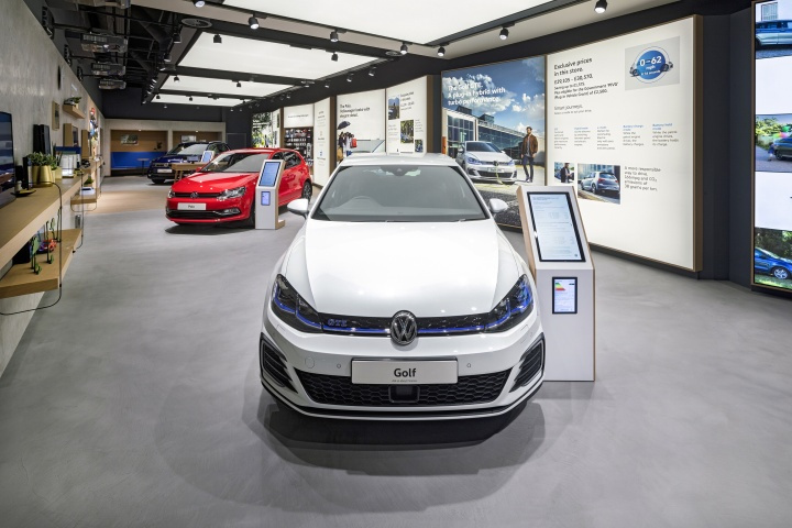 大眾汽車銷售展廳店面空間設(shè)計-上海品牌商業(yè)空間設(shè)計公司 大眾汽車銷售展廳店面空間設(shè)計-上海品牌商業(yè)空間設(shè)計公司