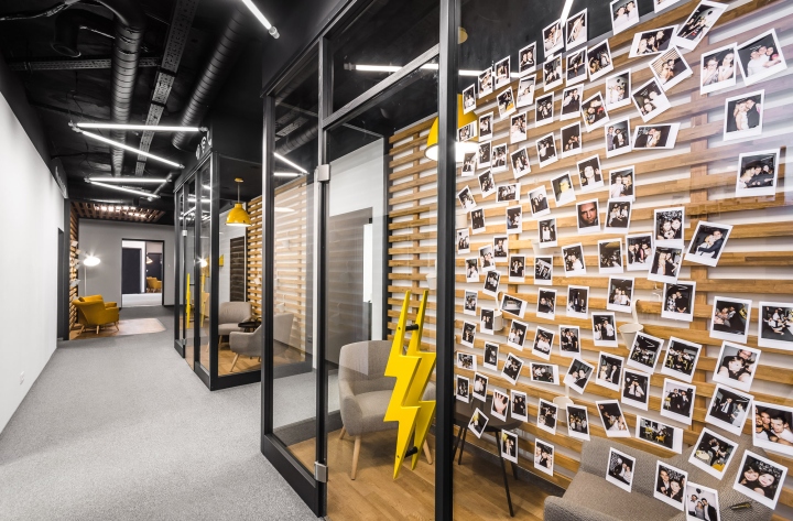 Droids On Roids 黃色閃電和曲折主題辦公室室內(nèi)空間設(shè)計(jì)項(xiàng)目-隱私和舒適的會議 Droids On Roids 黃色閃電和曲折主題辦公室室內(nèi)空間設(shè)計(jì)項(xiàng)目-隱私和舒適的會議