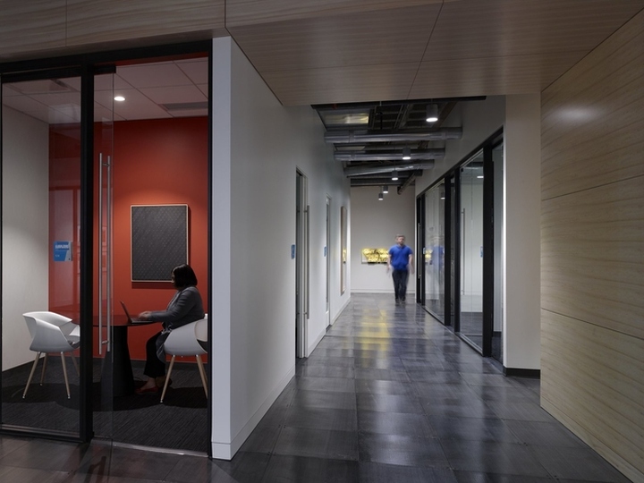 Dealer Tyre 輪胎經(jīng)銷商辦公室裝修設(shè)計-上海品牌設(shè)計空間設(shè)計公司 Dealer Tyre 輪胎經(jīng)銷商辦公室裝修設(shè)計-上海品牌設(shè)計空間設(shè)計公司