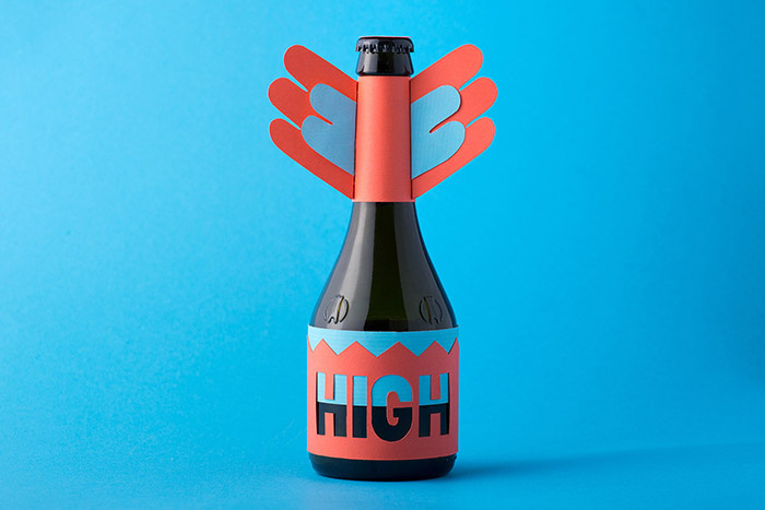 “快樂(lè)啤酒節(jié)”工作坊標(biāo)志設(shè)計(jì)，英語(yǔ)詞匯hug擁抱的擬人化創(chuàng)意呈現(xiàn)