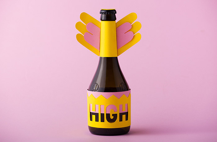 “快樂(lè)啤酒節(jié)”工作坊標(biāo)志包裝設(shè)計(jì)，英語(yǔ)詞匯hug擁抱的擬人化創(chuàng)意呈現(xiàn)