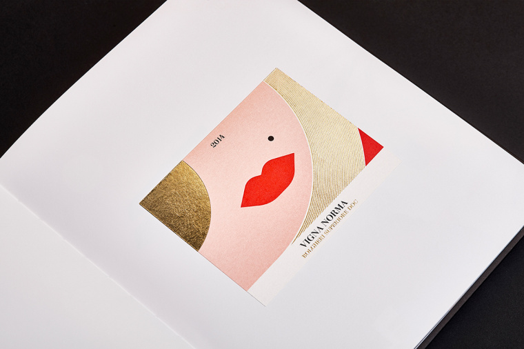 Nuceria Group 國(guó)外酒文化宣傳畫(huà)冊(cè)設(shè)計(jì)“瓶子里的故事”-諾瑪和紅酒 Nuceria Group 國(guó)外酒文化宣傳畫(huà)冊(cè)設(shè)計(jì)“瓶子里的故事”-諾瑪和紅酒