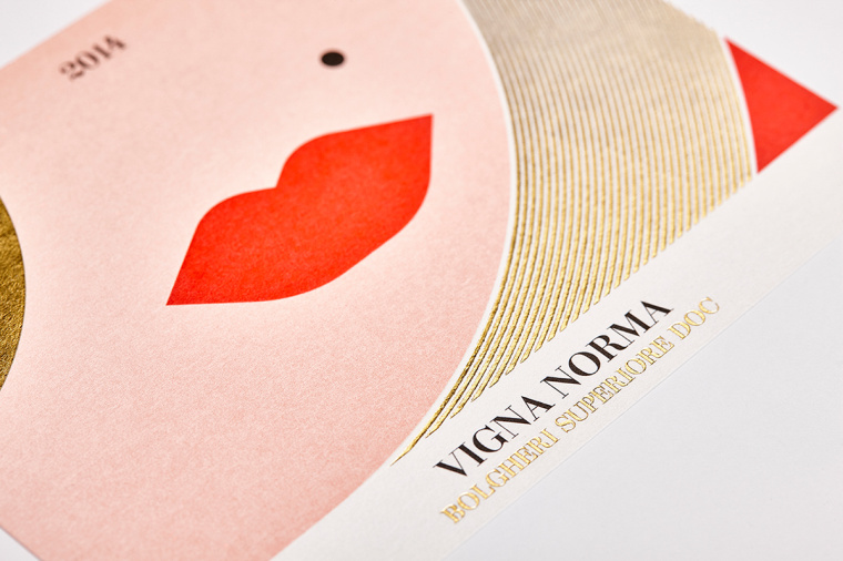 Nuceria Group國(guó)外酒文化宣傳畫(huà)冊(cè)設(shè)計(jì)“瓶子里的故事”-諾瑪和紅酒 Nuceria Group國(guó)外酒文化宣傳畫(huà)冊(cè)設(shè)計(jì)“瓶子里的故事”-諾瑪和紅酒