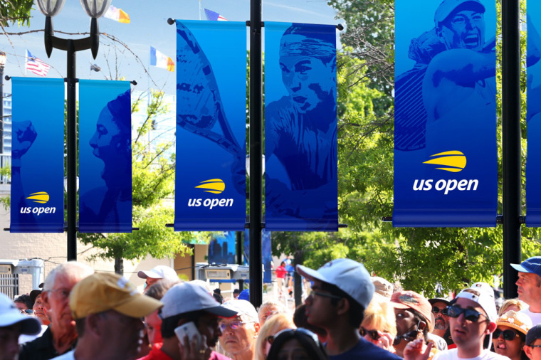 超速飛行的網(wǎng)球，美國網(wǎng)球公開賽新logo設(shè)計(jì)-品牌形象設(shè)計(jì)