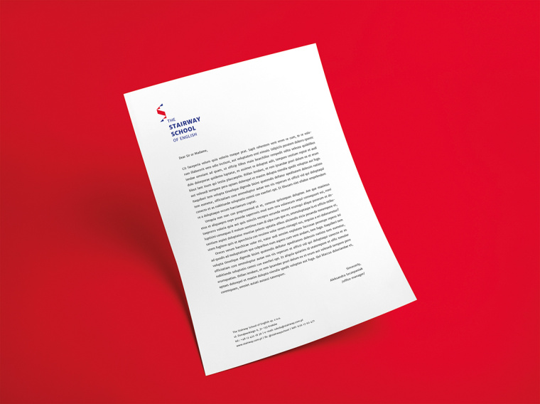 Stairway學(xué)校階梯狀標(biāo)志設(shè)計，取自英國國旗的三角元素