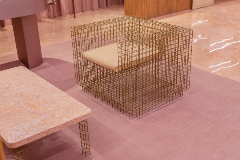 Off-White精品女裝服飾店鋪空間設(shè)計(jì)，洋溢粉紅色女性氣息