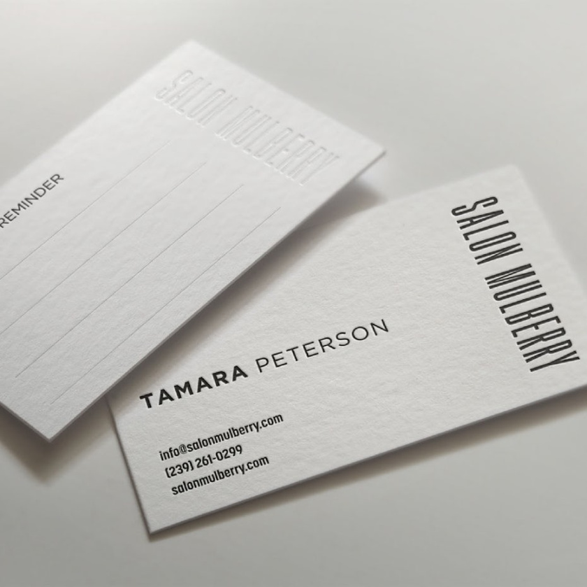 簡單的白色名片設(shè)計