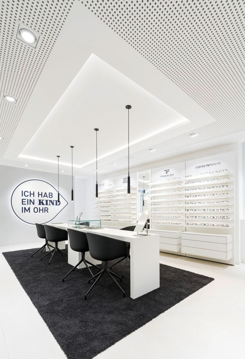 KIND 眼鏡旗艦店店鋪設計，冷色淡灰風格