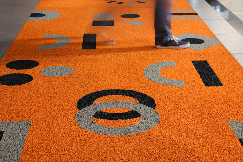 充滿活力激情與超現(xiàn)實主義的CINEBOX電影院品牌vi設計空間設計