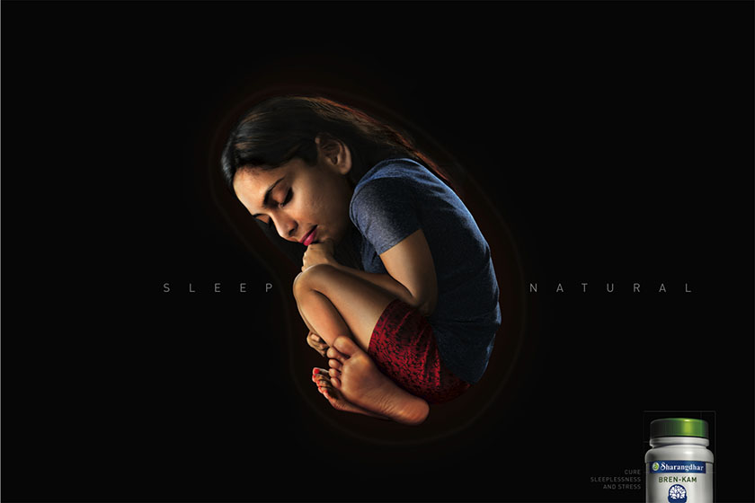 改善睡眠醫(yī)藥廣告設計，意境中讓成年人像子宮內(nèi)嬰兒一樣自然入睡