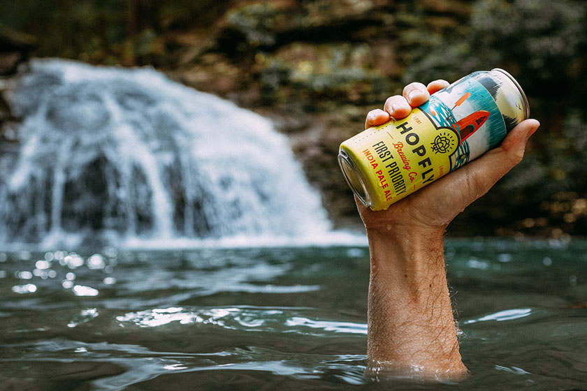 北卡羅來納州罐裝啤酒設(shè)計，帶好探險精神深入插畫中的冰涼世界