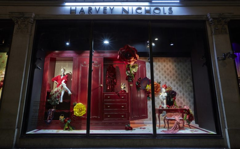 Harvey Nichol 服飾秋季新品櫥窗展示設計”復古風格“
