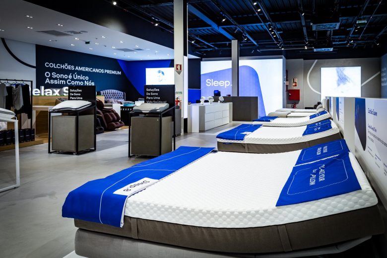 Sleep 8 床墊睡眠店鋪”藍色科技風格“室內零售空間創(chuàng)新設計 Sleep 8 床墊睡眠店鋪”藍色科技風格“室內零售空間創(chuàng)新設計