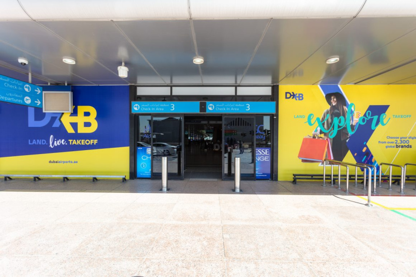DXB迪拜機場X形箭頭logo設(shè)計與品牌形象設(shè)計，源自品牌理念“內(nèi)在的驚喜”