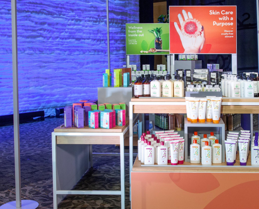 Rite Aid 藥房藥店盾牌徽章logo設(shè)計(jì)、品牌形象及店鋪設(shè)計(jì)