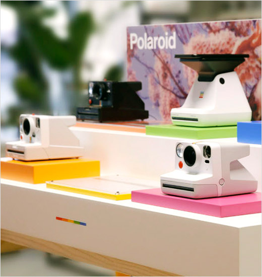 寶麗來相機(jī)公布統(tǒng)一的品牌命名與logo設(shè)計(jì)——帶有5個(gè)色條的設(shè)計(jì)