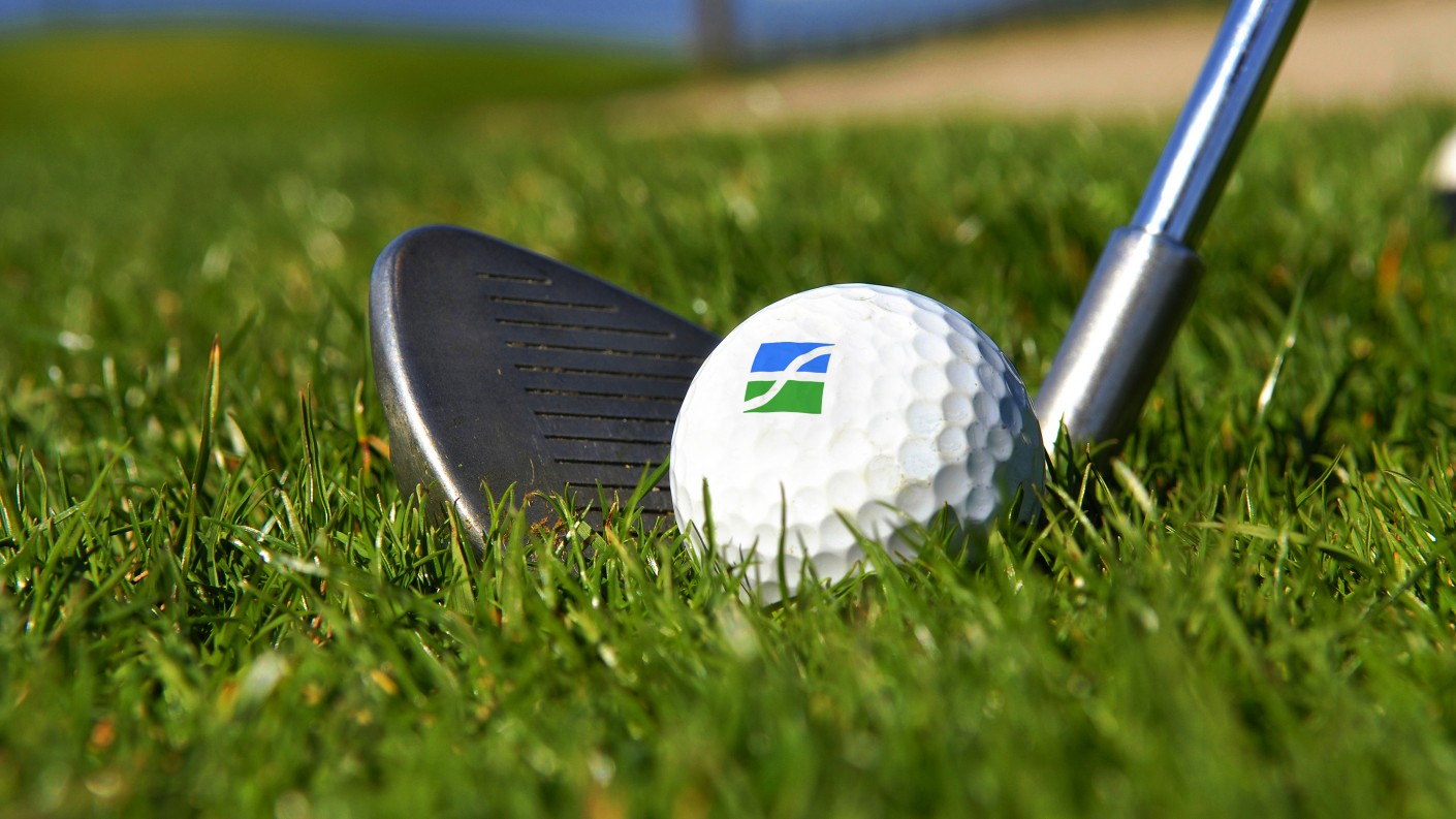 Fields菲爾茲莊園社區(qū)住宅地產(chǎn)logo設(shè)計,彎曲“F”表示河流和干道的交叉 Fields菲爾茲莊園社區(qū)住宅地產(chǎn)logo設(shè)計,彎曲“F”表示河流和干道的交叉