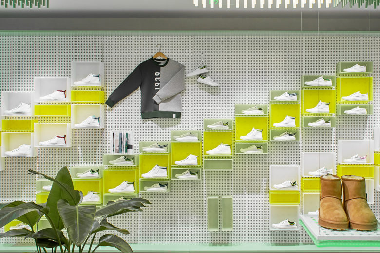 volley 休閑運(yùn)動(dòng)鞋專賣店店鋪空間設(shè)計(jì)，活力綠色+通透玻璃貨架設(shè)計(jì)