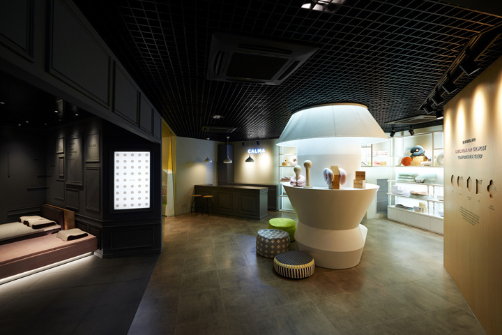 M4 CALMA床墊床上用品品牌體驗(yàn)店鋪空間設(shè)計(jì)，整體黑暗色風(fēng)格