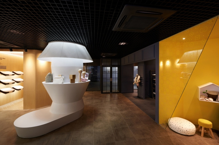 M4 CALMA床墊床上用品品牌體驗(yàn)店鋪空間設(shè)計(jì)，整體黑暗色風(fēng)格