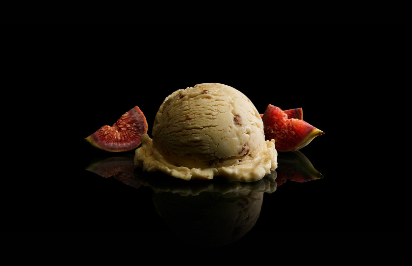 Naturals Now 黑白風(fēng)格冰淇淋包裝設(shè)計(jì),像奶油流動的白色大寫字母now Naturals Now 黑白風(fēng)格冰淇淋包裝設(shè)計(jì),像奶油流動的白色大寫字母now