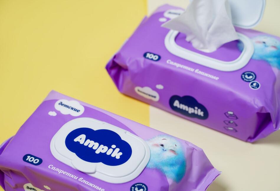 Ampik 安皮克消毒濕巾品牌命名與包裝設計，蓬松的云彩符號代表柔軟的棉花
