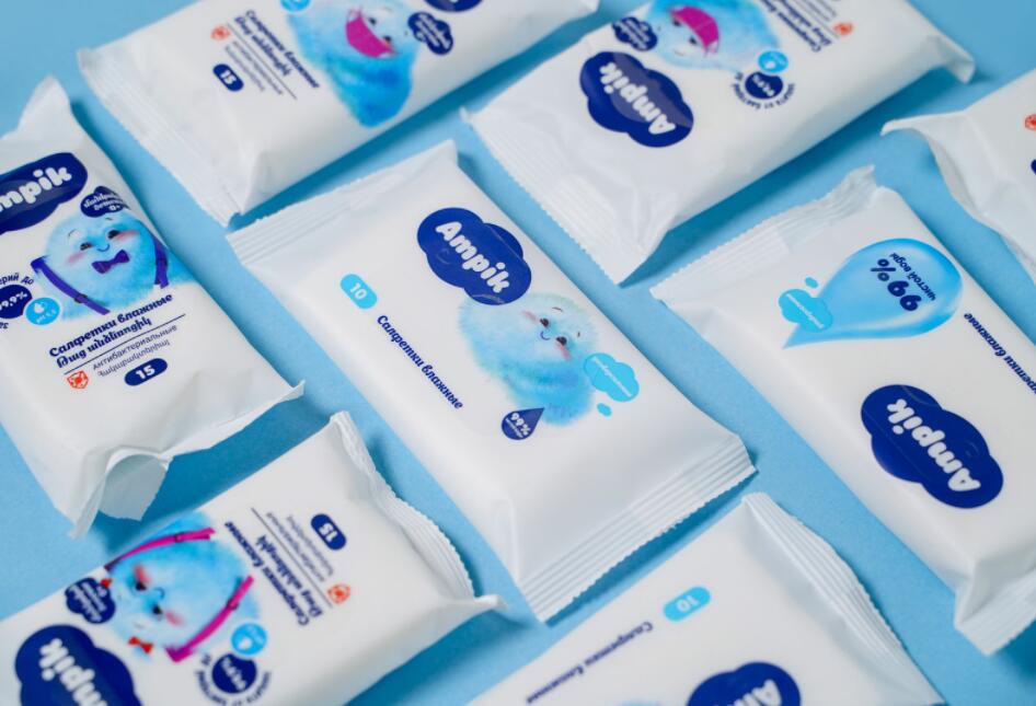 Ampik 安皮克消毒濕巾品牌命名與包裝設計，蓬松的云彩符號代表柔軟的棉花