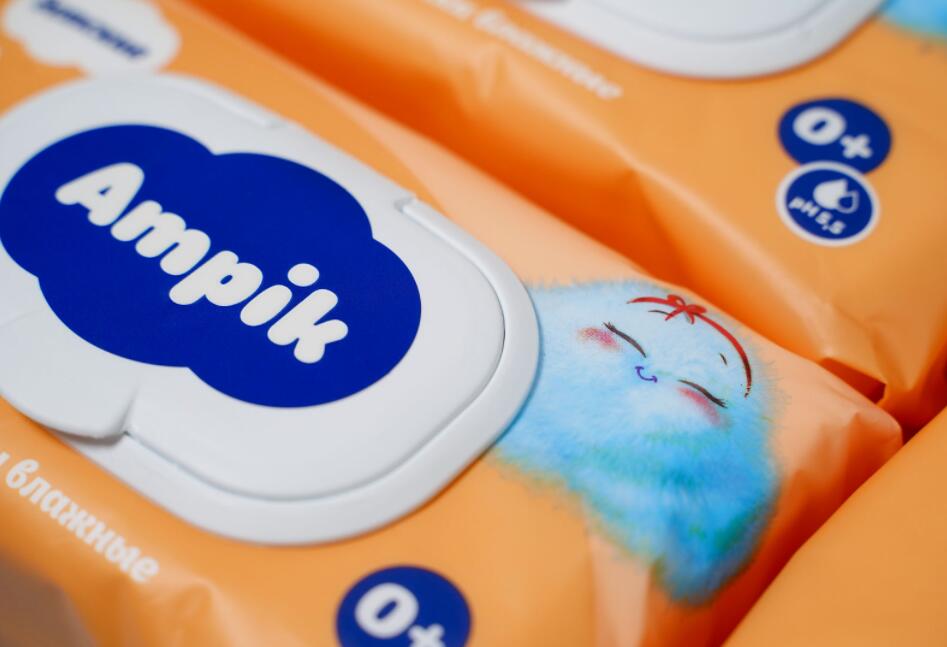 Ampik 安皮克消毒濕巾品牌命名與包裝設計，蓬松的云彩符號代表柔軟的棉花