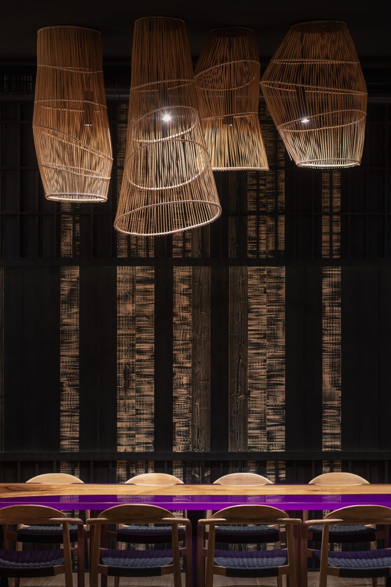 The Catch 日式酒吧餐廳空間設(shè)計“霓虹燈和漫畫”風格